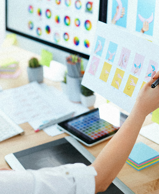 洗練されたデザインを創り上げる WEB・DTPデザイナー